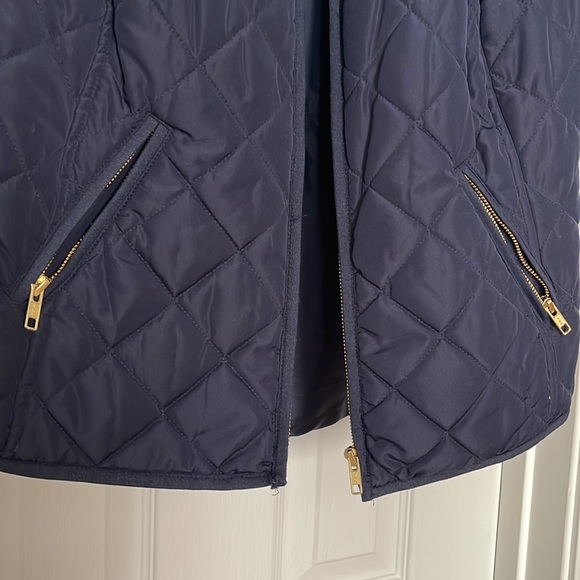 Crown and Ivy Vest - Picture 3 of 3